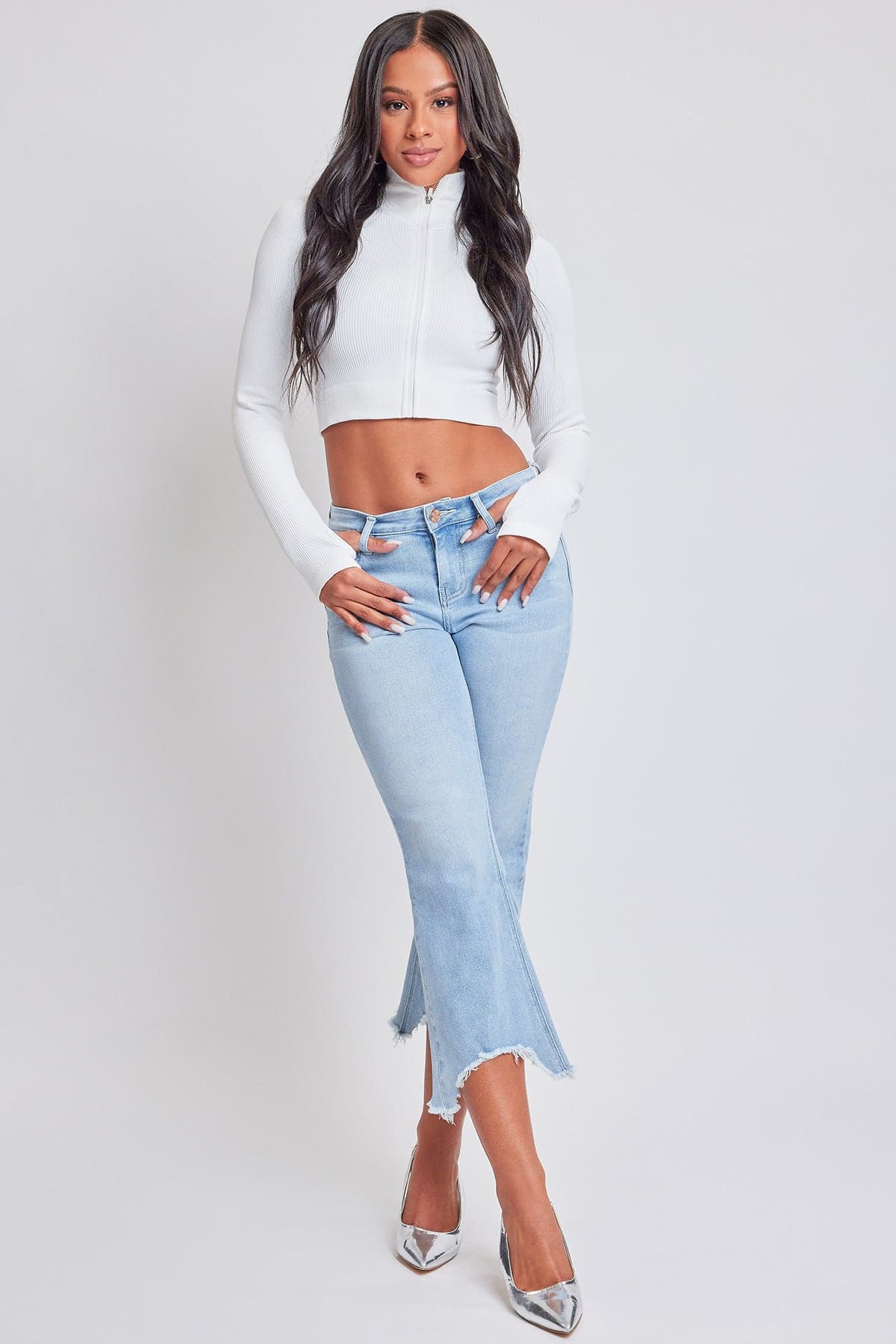 Women´s Mid Rise Kick Flare Fray Hem Cropped Jeans