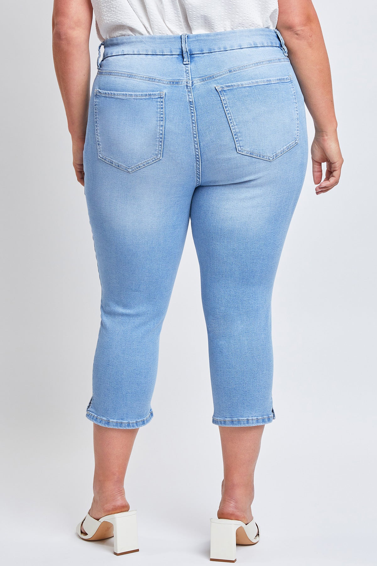 Women's Plus Size Curvy High Rise Side Slit Hem Capri