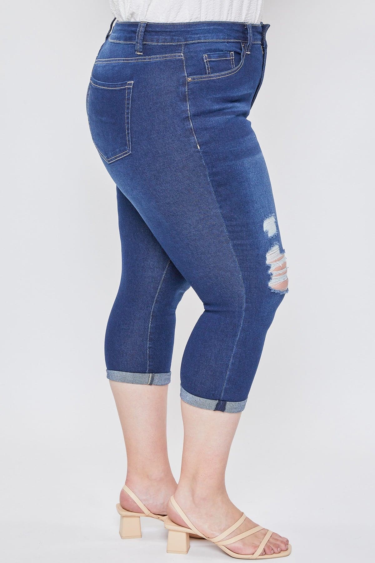 Women's Plus Size Essential Cuff Capri Jeans