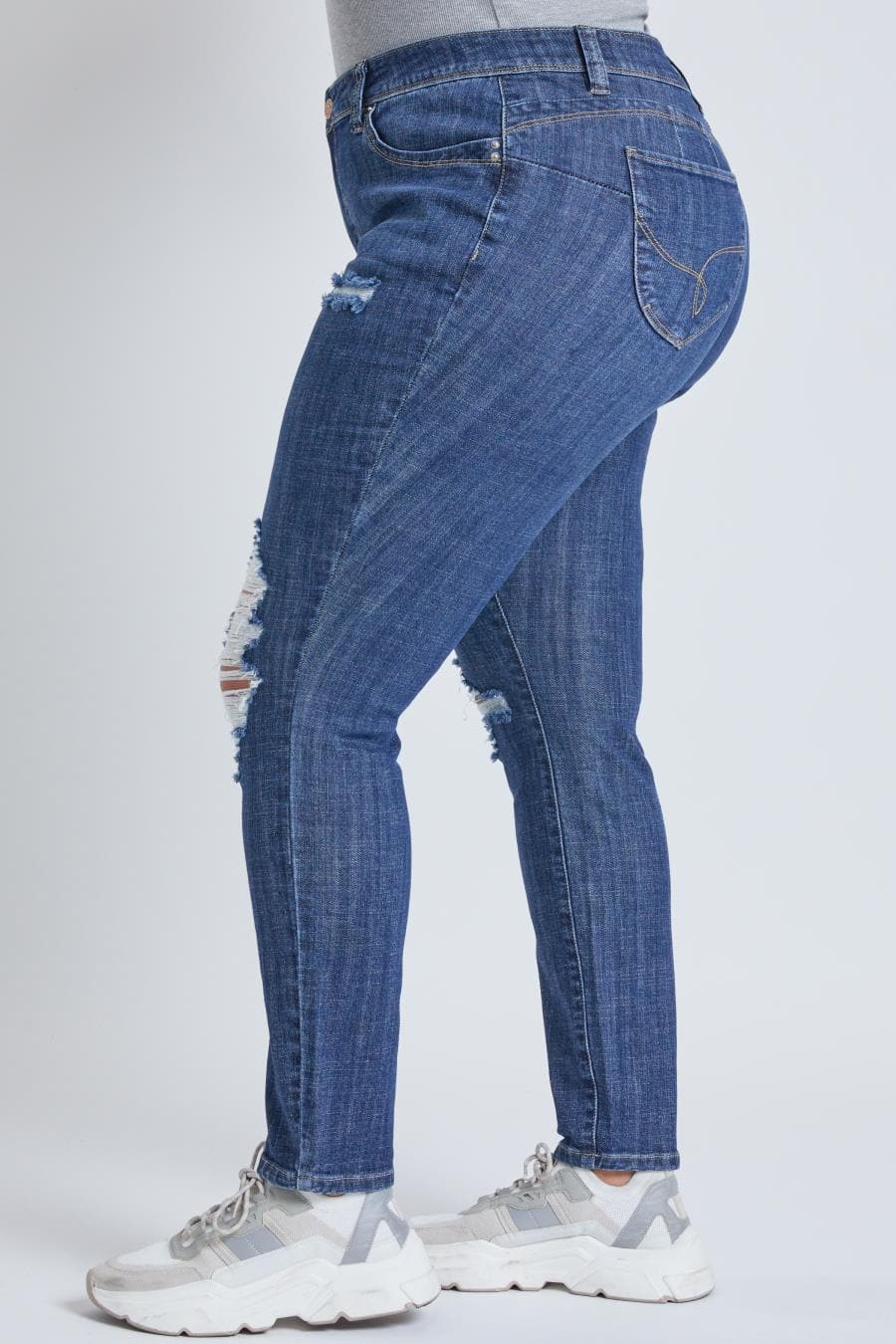 Junior Plus Size Wannabettabutt Mid Rise Skinny Jean Ep954048