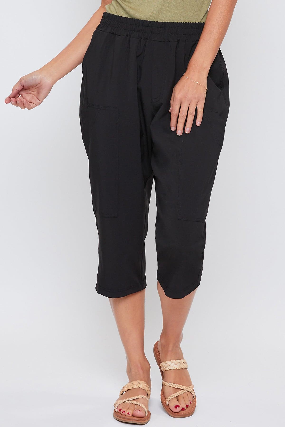 Women's Pull-On Capris With Big Pocket Detail