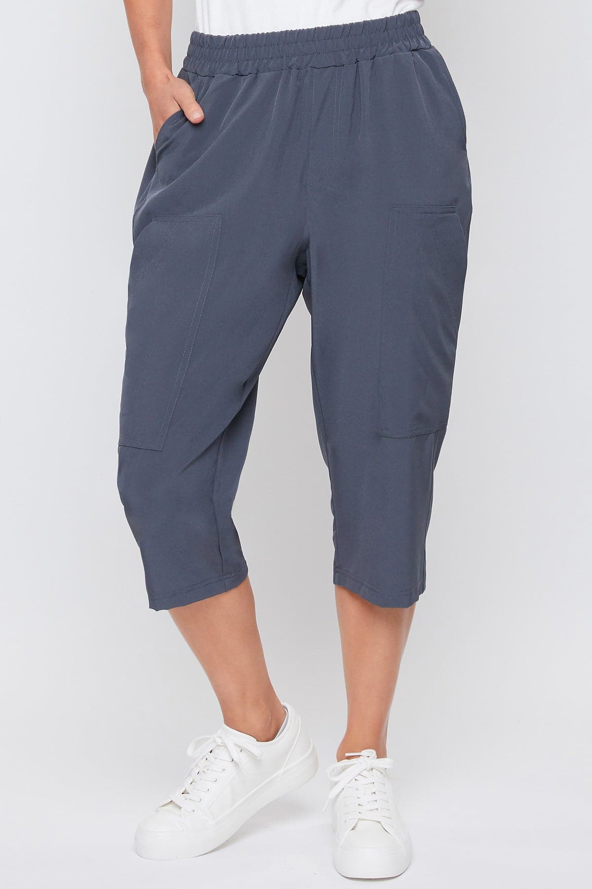 Women's Pull-On Capris With Big Pocket Detail