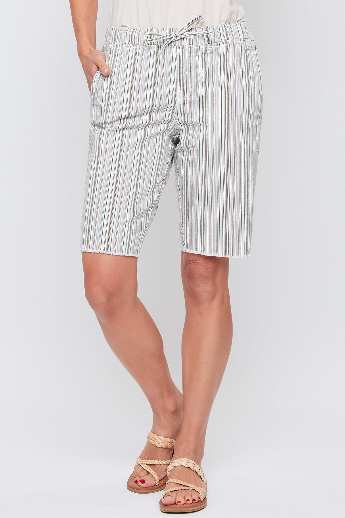 Women's Elastic Waist Bermuda With Fray Hem