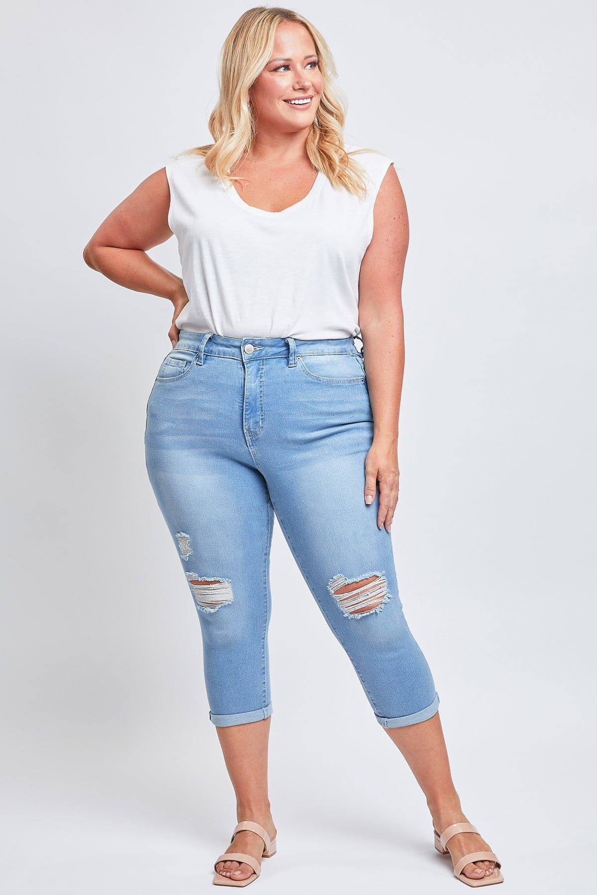 Women's Plus Size Essential Cuff Capri Jeans