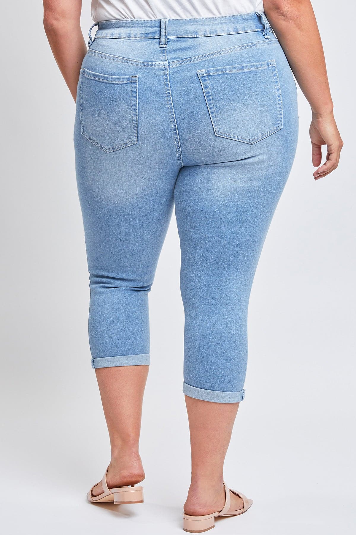 Women's Plus Size Essential Cuff Capri Jeans