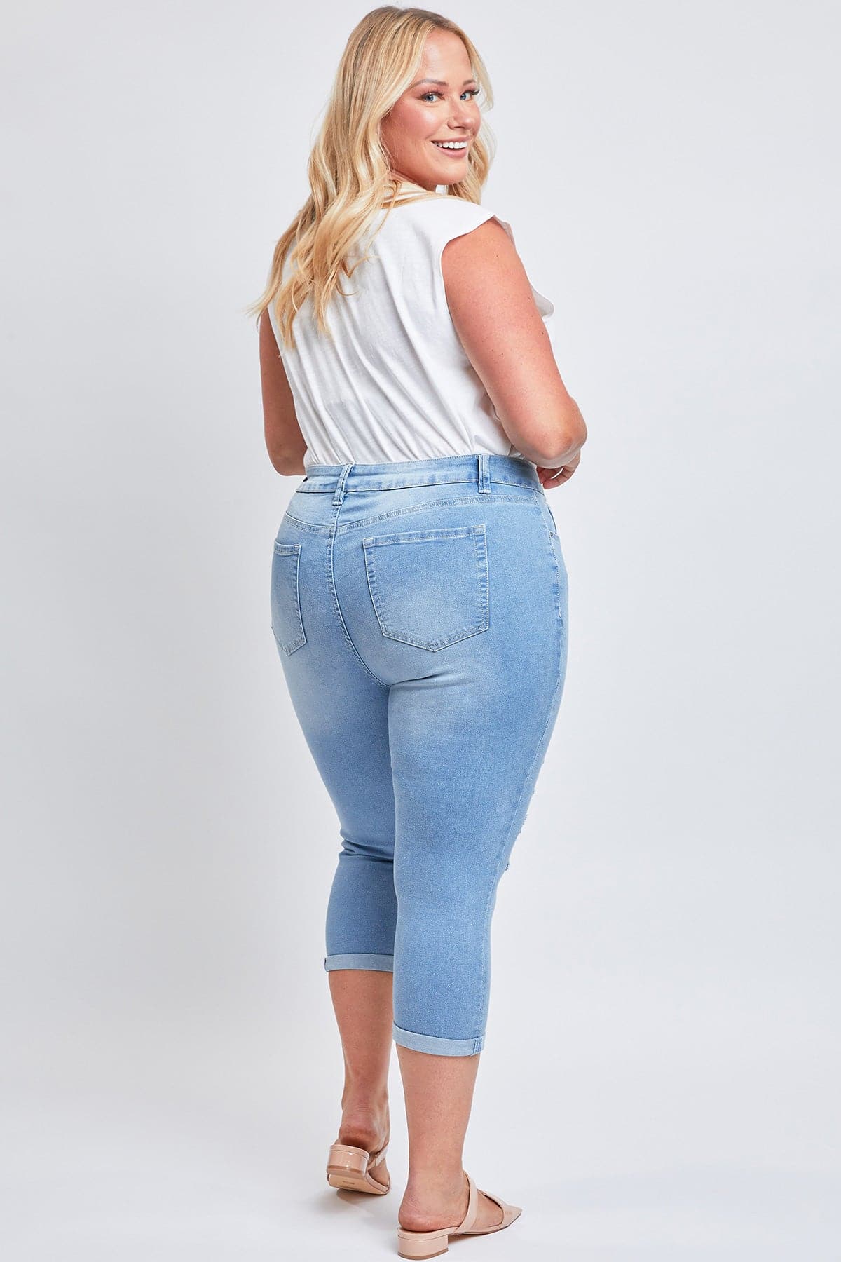 Women's Plus Size Essential Cuff Capri Jeans