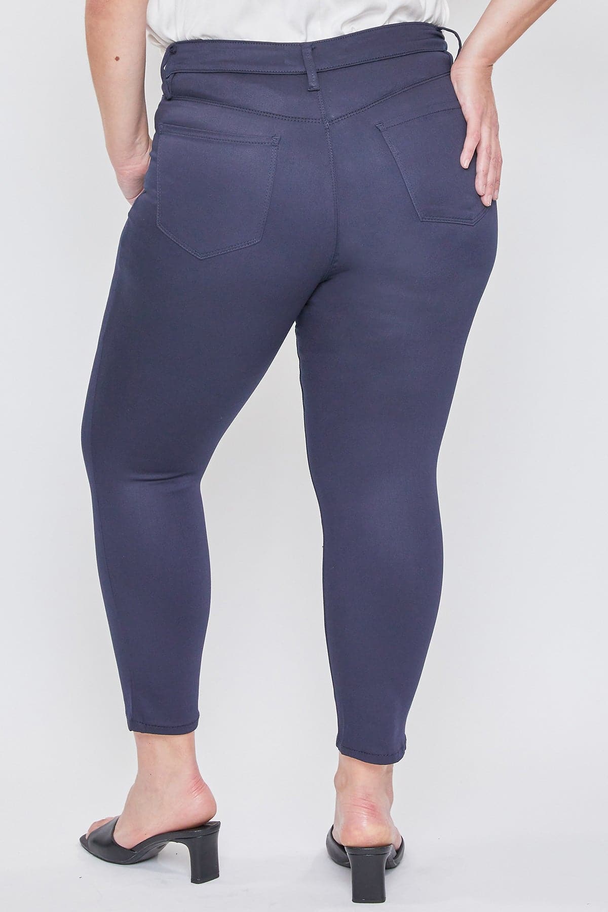 Women's Plus Size Mid Rise Hyperstretch Ankle Pants