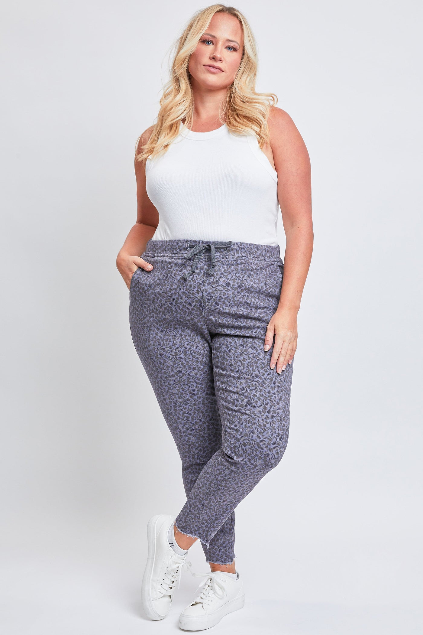 Women's Plus Size Raw Hem Pull On Pants