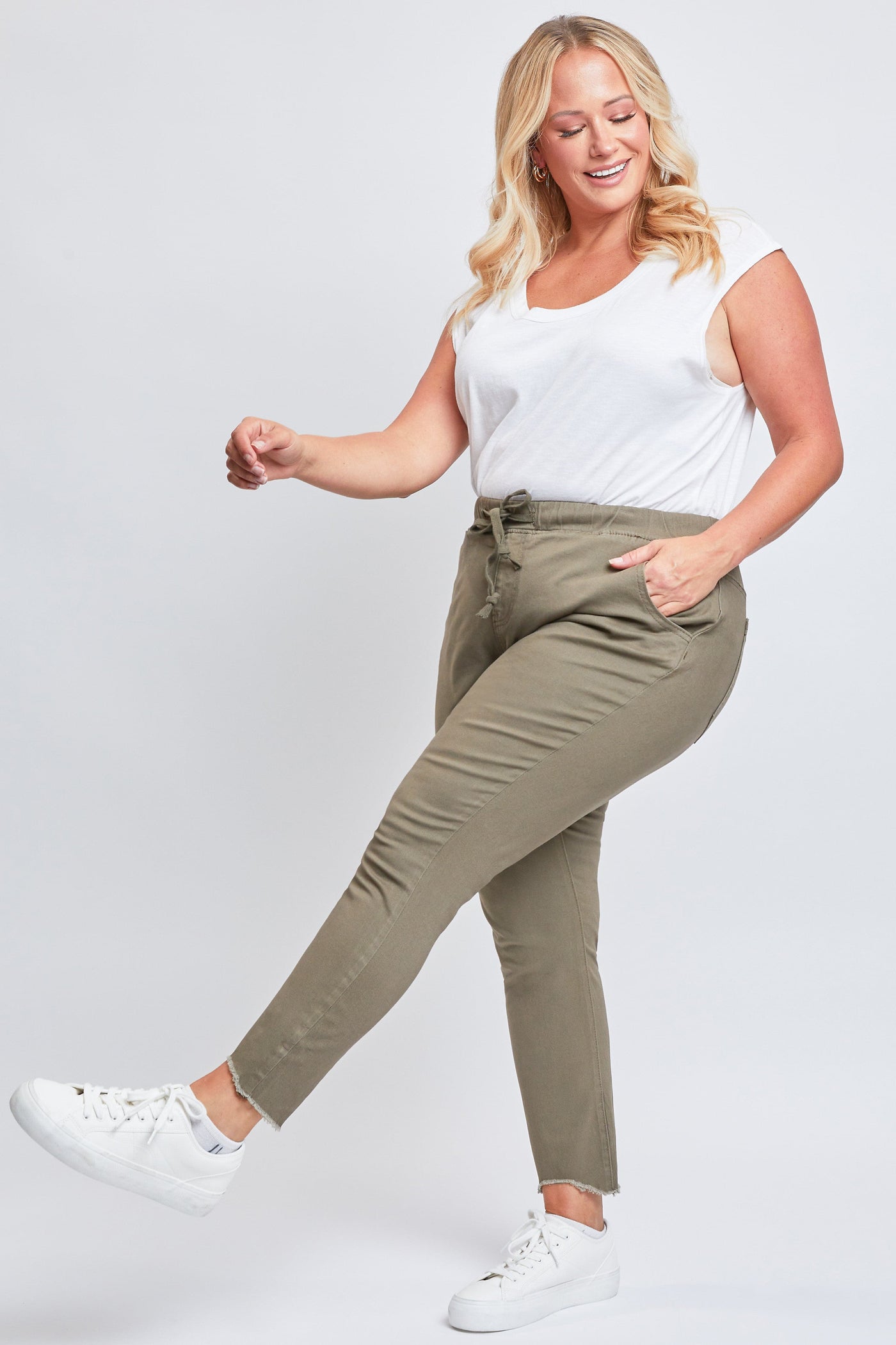 Women's Plus Size Raw Hem Pull On Pants